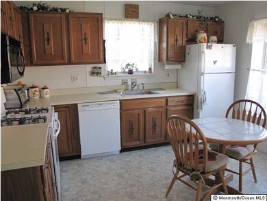 423 Lexington Dr, Little Egg Harbor Township, NJ 08087 - photo 6