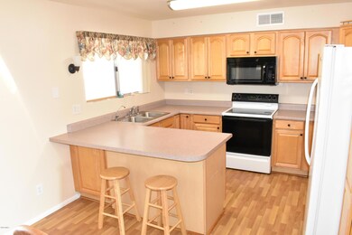 Kitchen w/Peninsula