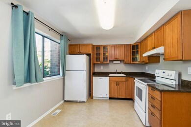 7138 Winter Rose Path, Columbia, MD 21045 - photo 2