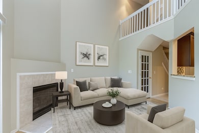 357 Lucille Ln unit 30, Schaumburg, IL 60193 - photo 2