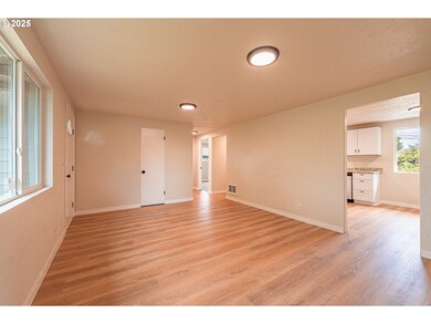 823 20th St, Springfield, OR 97477 - photo 5