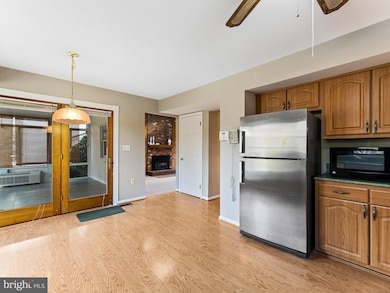 6211 Monroe Ave, Sykesville, MD 21784 - photo 5