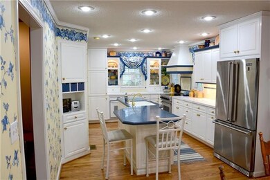 708 NW 19th St, Blue Springs, MO 64015 - photo 2