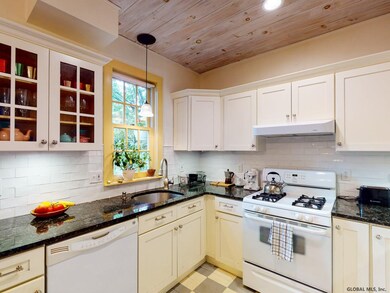 118 Jefferson St, Albany, NY 12210 - photo 3