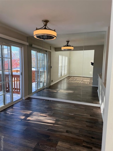 17501 Gateway Cir, Southfield, MI 48075 - photo 3