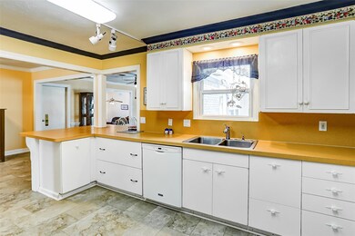 10 Brook Forest Ln, Hurst, TX 76053 - photo 6