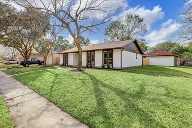 16302 Tibet Rd, Friendswood, TX 77546 - photo 2