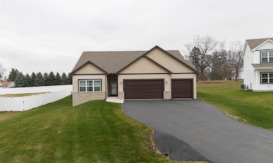 501 Teri Lee Ln, Orfordville, WI 53576 - photo 2