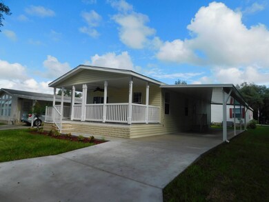 38217 Woodside Ln, Zephyrhills, FL 33542 - photo 2