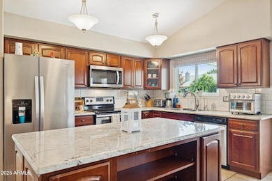 11-web-or-mls-1467-e-boston-st