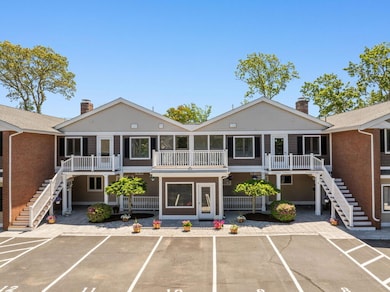 354 Gifford St unit 6, Falmouth, MA 02540 - photo 2