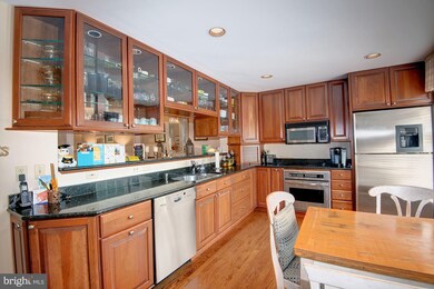 7 Bloomingdale Ct, Rockville, MD 20852 - photo 4