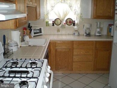12706 Turkey Branch Pkwy, Rockville, MD 20853 - photo 4