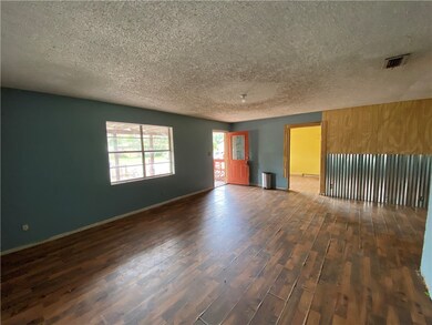 904 W Walton St, Beeville, TX 78102 - photo 7