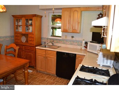 607 N 7th St, Perkasie, PA 18944 - photo 7