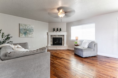 68 E Zinfandel Ln, Vineyard, UT 84059 - photo 2