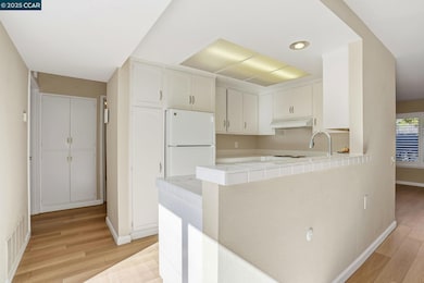 2425 Pine Knoll Dr unit 1, Walnut Creek, CA 94595 - photo 6