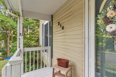 314-E-Ash-St-Mason-MI-windowstill-5