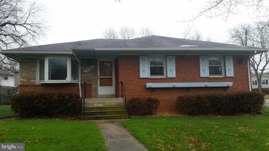 13301 Parkland Dr, Rockville, MD 20853 - photo 2