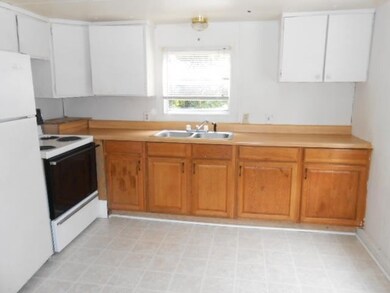 1102 W 3rd St, Piney Green, NC 28544 - photo 3