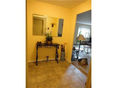 Entry/Foyer.