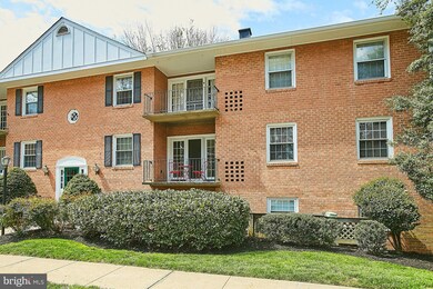 3874 Lyndhurst Dr unit 204, Fairfax, VA 22031 - photo 2