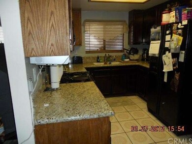 NEW GRANITE COUNTER TOPS IN KITCHEN