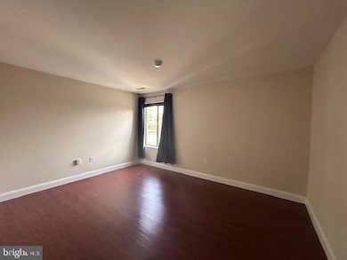 10596 Twin Rivers Rd, Columbia, MD 21044 - photo 7