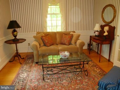 4102 Ravenhurst Cir, Glen Arm, MD 21057 - photo 2