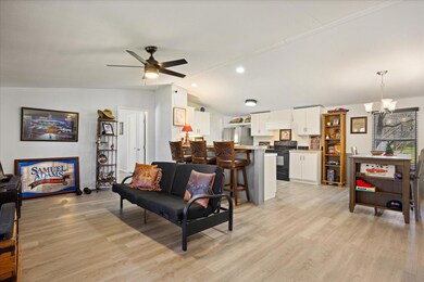 909 Fawn Dr, Granbury, TX 76049 - photo 6