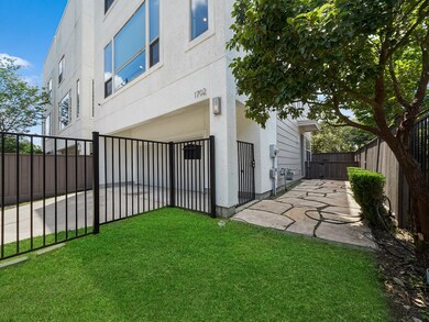 1702 Southmore Blvd, Houston, TX 77004 - photo 7