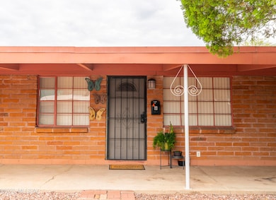 910 N Alvernon Way unit B, Tucson, AZ 85711 - photo 3