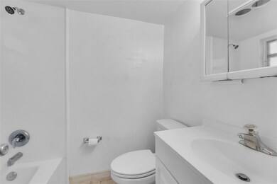 Full bathroom with tub / shower combo located in t