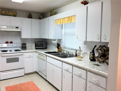 Kitchen - view 2