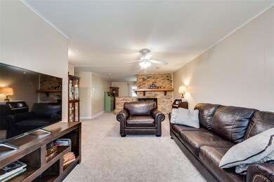 729 Timberhill Dr, Hurst, TX 76053 - photo 5