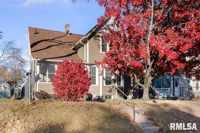 2006 Claussen St, Davenport, IA 52802 - photo 2