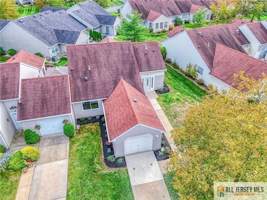 639 Madison Dr unit 639C, Monroe Township, NJ 08831 - photo 2