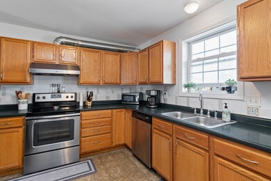 1162 North Ave unit 4, Burlington, VT 05408 - photo 5