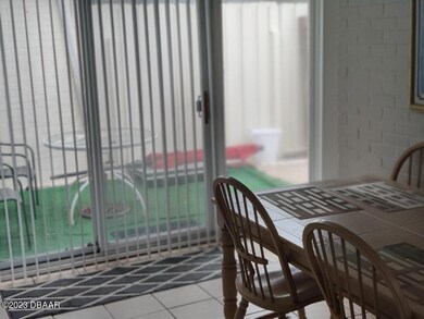 Eating area breezway