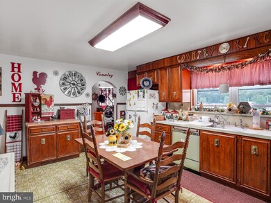 728 Penn Dr, Tamaqua, PA 18252 - photo 2