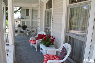 820 Bridge Ave, Davenport, IA 52803 - photo 2