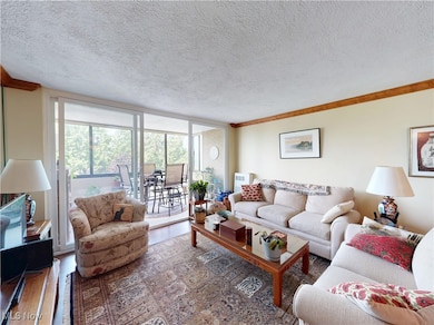 Bonneville Tower unit 53, Euclid, OH 44132 - photo 4