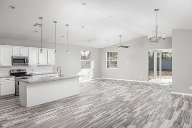 2425 N 27th St, Phoenix, AZ 85008 - photo 7