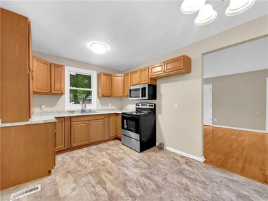 1904 Potomac Dr, Greensboro, NC 27403 - photo 6