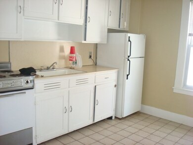 131 Pleasant St unit 3, Woburn, MA 01801 - photo 3