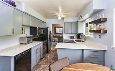 Eat in kitchen/dinette area