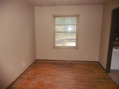 736 Mckinley Ave, Ottumwa, IA 52501 - photo 5