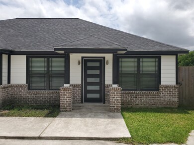 1119 Fred St unit B, Houston, TX 77088 - photo 2