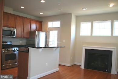 11826 Regents Park Dr, Germantown, MD 20876 - photo 7