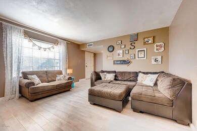 556 N Hobson Plaza Mesa AZ-large-002-1-L